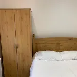 Private Room, Renovated With Large Size White Desk In Se9 6Pg