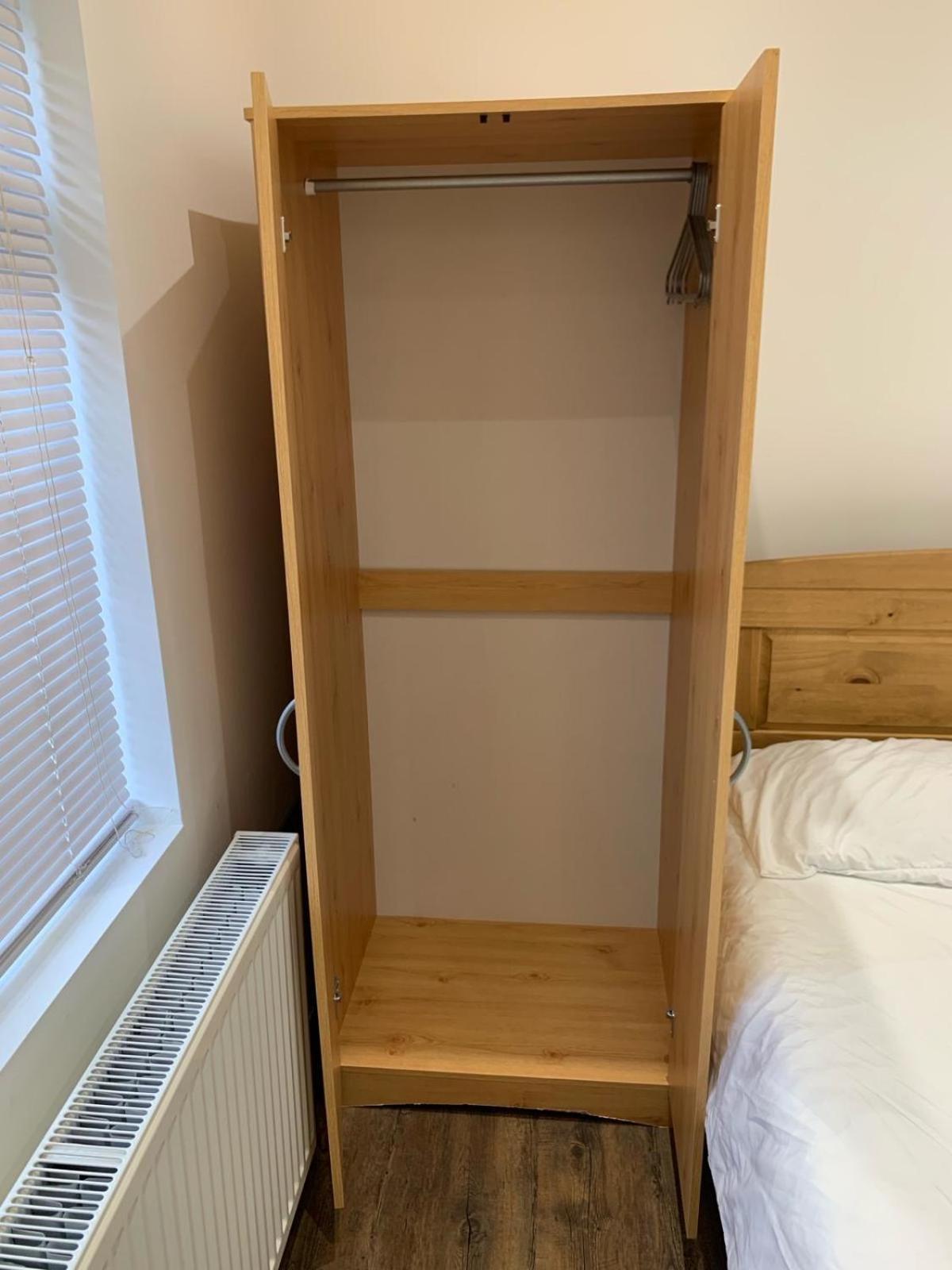 Privatunterkunft Private Room, Renovated With Large Size White Desk In Se9 6pg *