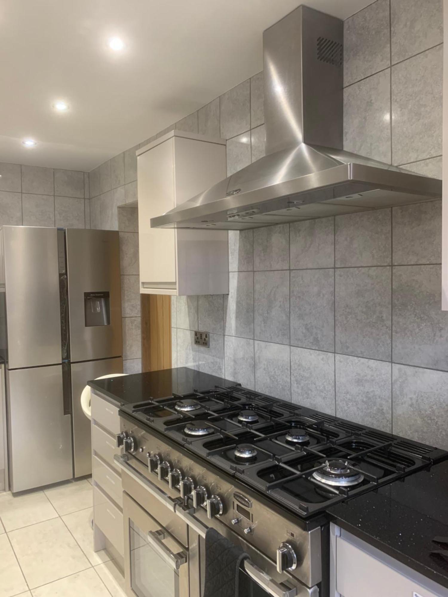 Private Room, Renovated With Large Size White Desk In Se9 6pg * Londra